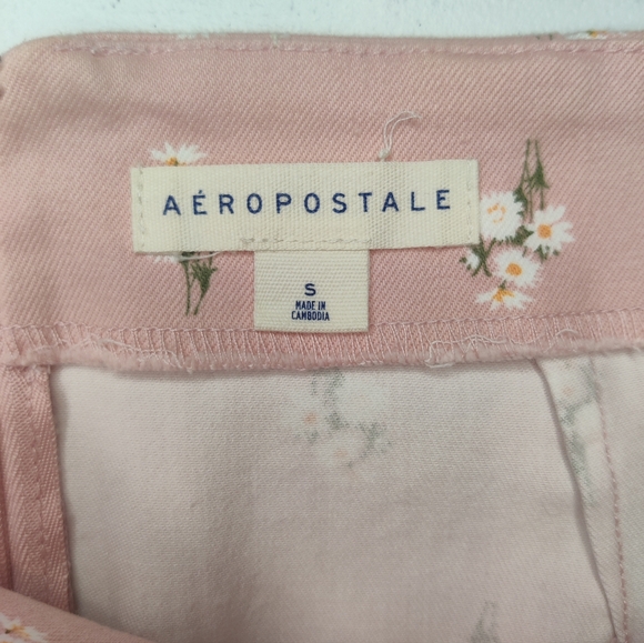 Aeropostale pink miniskirt with white flowers size small - Picture 3 of 3